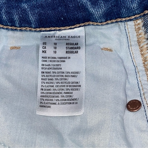 American Eagle (30x27) Strigid Distressed High Rise Mom Jeans - Women’s 10 - Picture 11 of 13